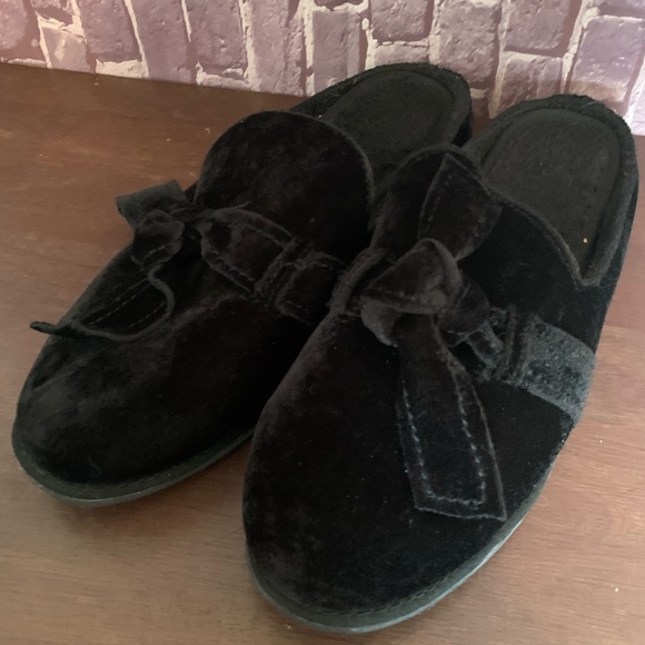 SOLD IN BUNDLE Black Velvet & Shearling “Liberty” Slippers - Picture 3 of 12